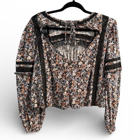 American Eagle Floral Eyelet Open Back Long Sleeve Blouse- Size Medium - Picture 2 of 5